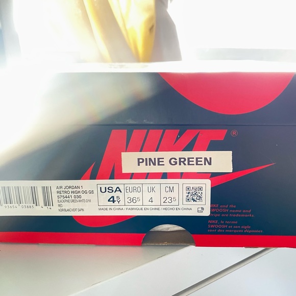 Air Jordan 1 Retro High OG GS ‘Pine Green 2.0’ 💚 - Picture 3 of 3